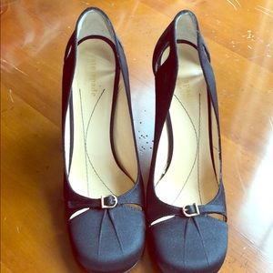 Kate Spade satin closed toe heels 7.5